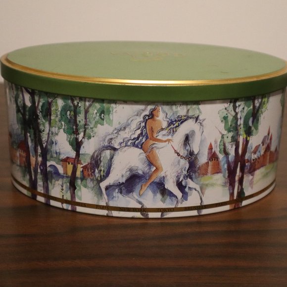 Oval Shaped Tin Godiva Chocolatier 2006 Measuring 9 3/8" x 6 7/8" x 4 3/16" - Picture 3 of 9